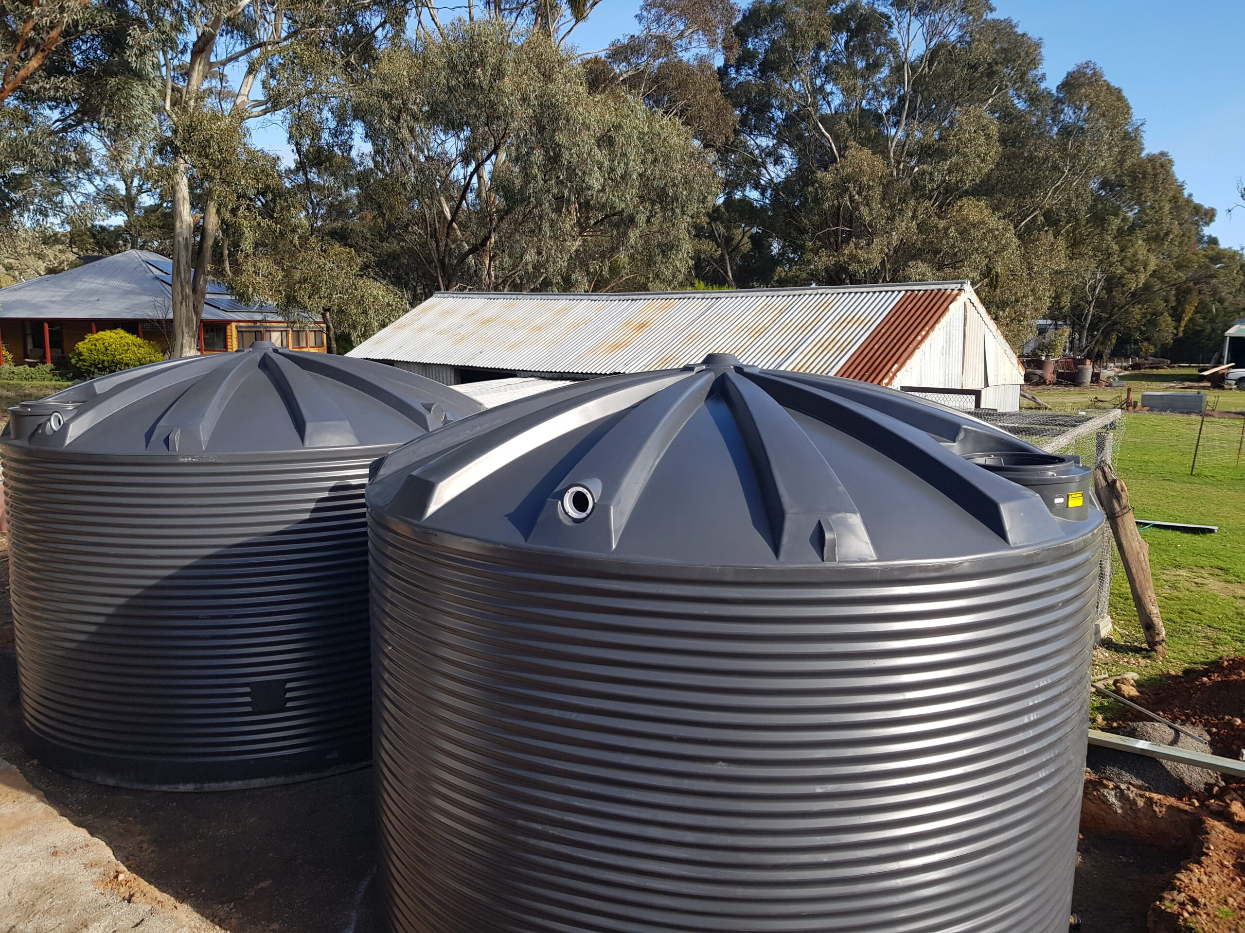 RWT13600 - In-Situ-HR (2 tanks, top view, trees)