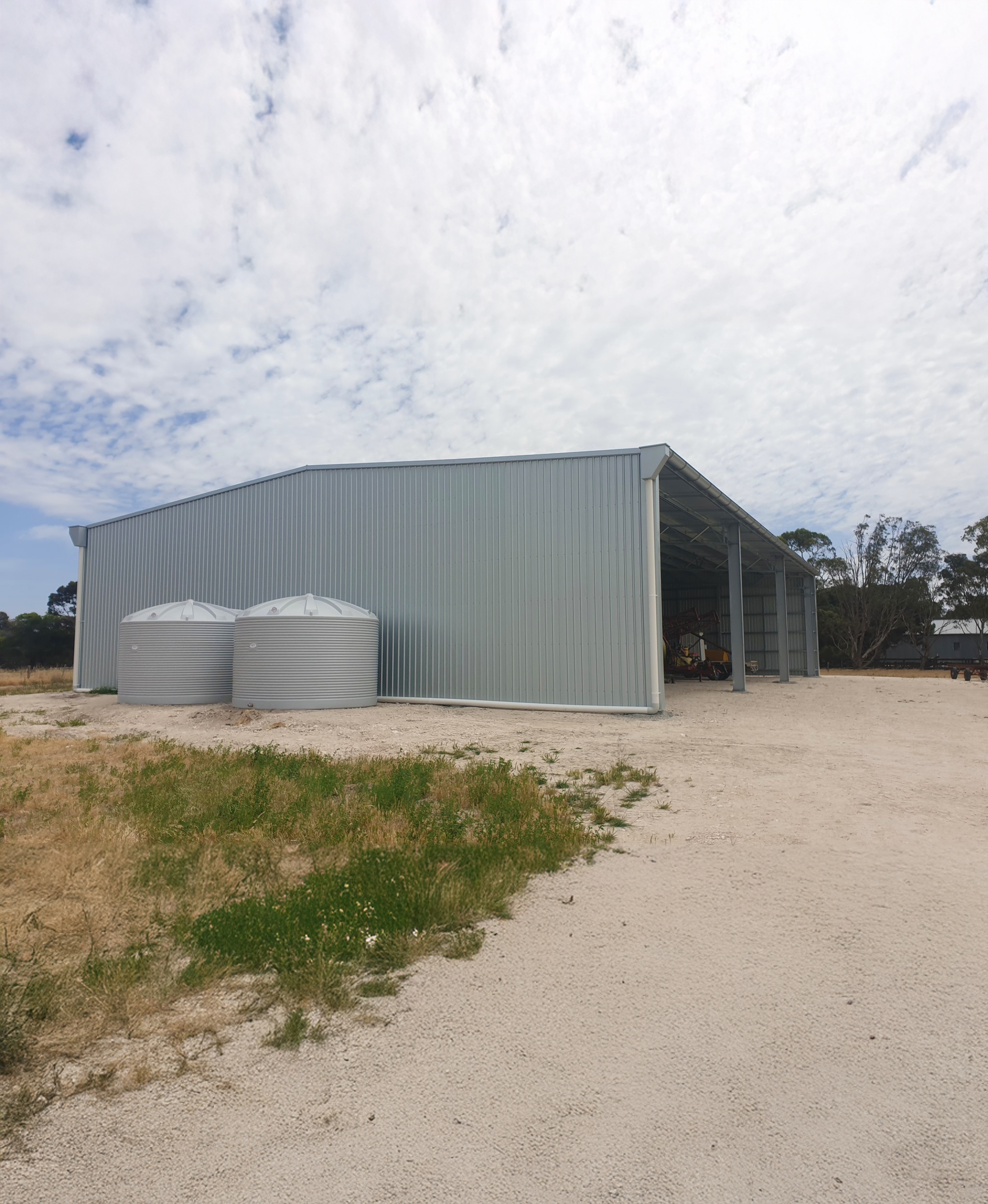 RWT22500 - In-Situ-Web (2 beside a shed)