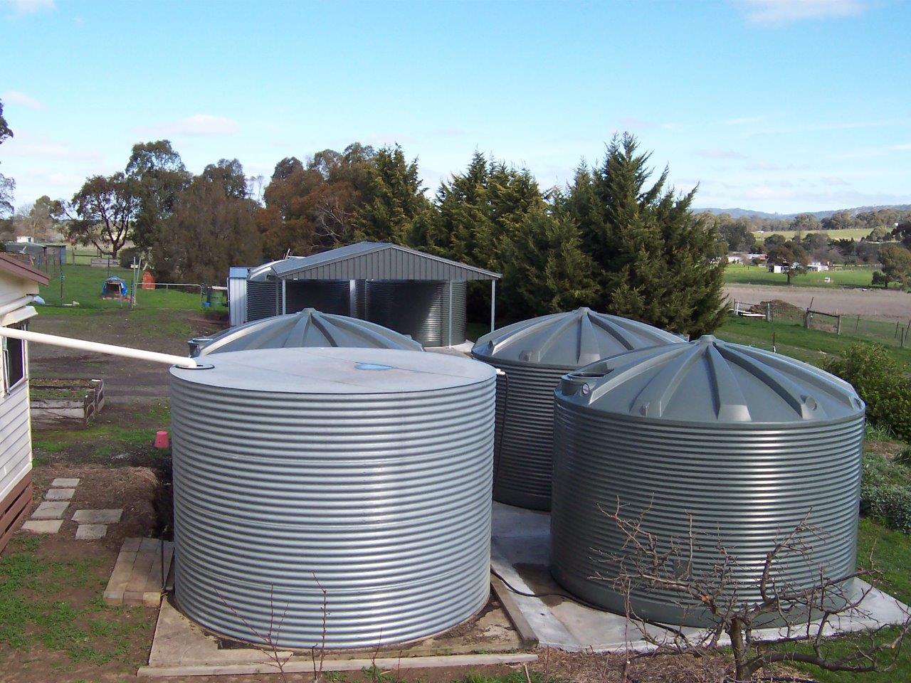RWT22500 - In-Situ-Web (multiple tanks, aerial shot, lawn)