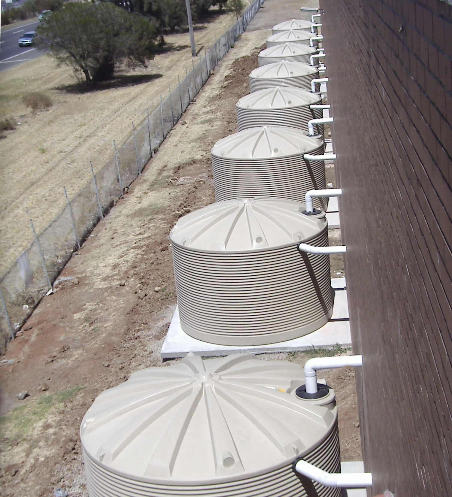 RWT22500 - In-Situ-Web (multiple tanks beside red wall)