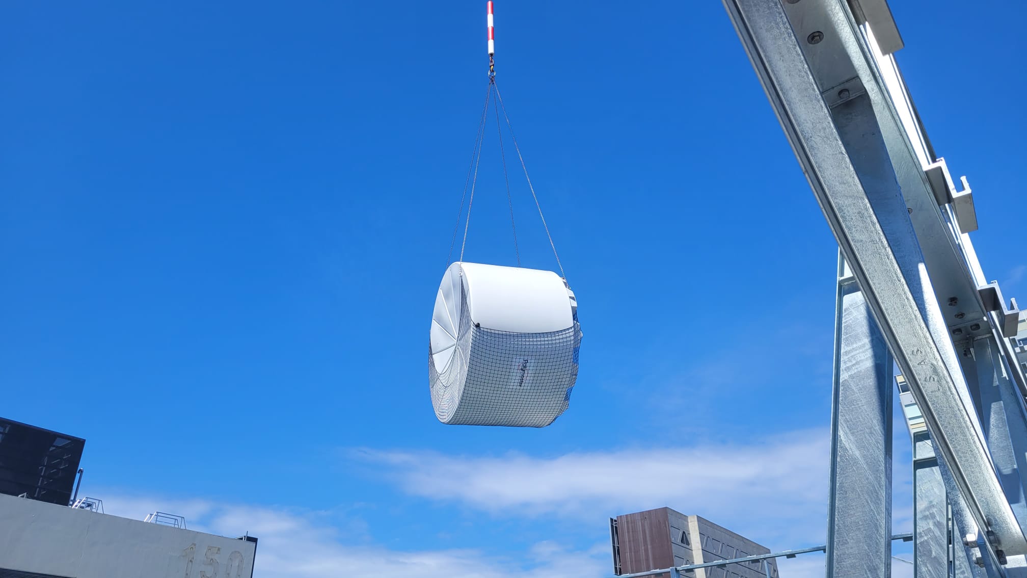 RWT50KL In-Situ-WEB (1 tank being lifted by crane-2)