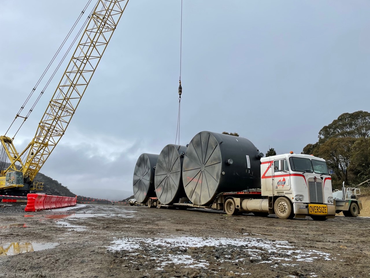 RWT50KL In-Situ-WEB (3 tanks being delivered, crane, snow)